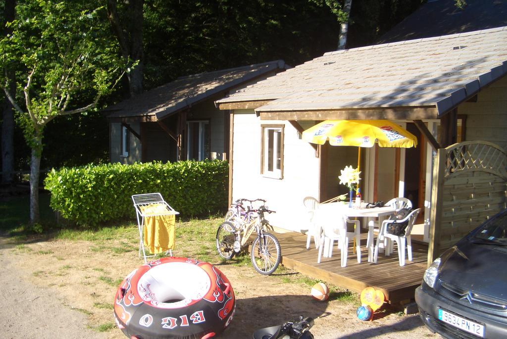 Beau-Rivage Du Lac De Pareloup Hotel Salles-Curan Buitenkant foto